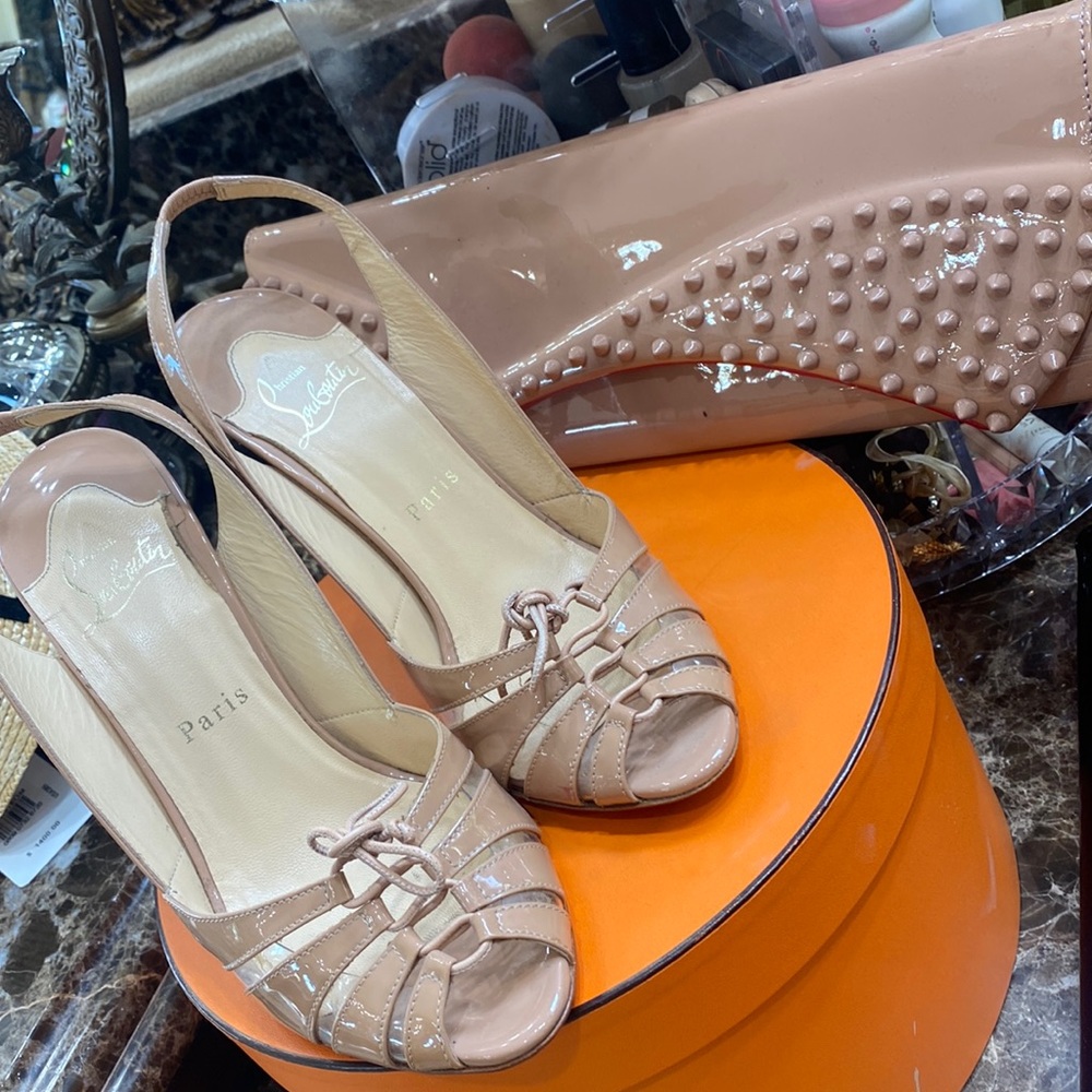 Christian Louboutin clutch and shoes sz 38.5 fits a sz 38 they run small